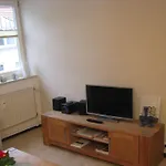 شقة Moderne Mitten In By Interhome *
